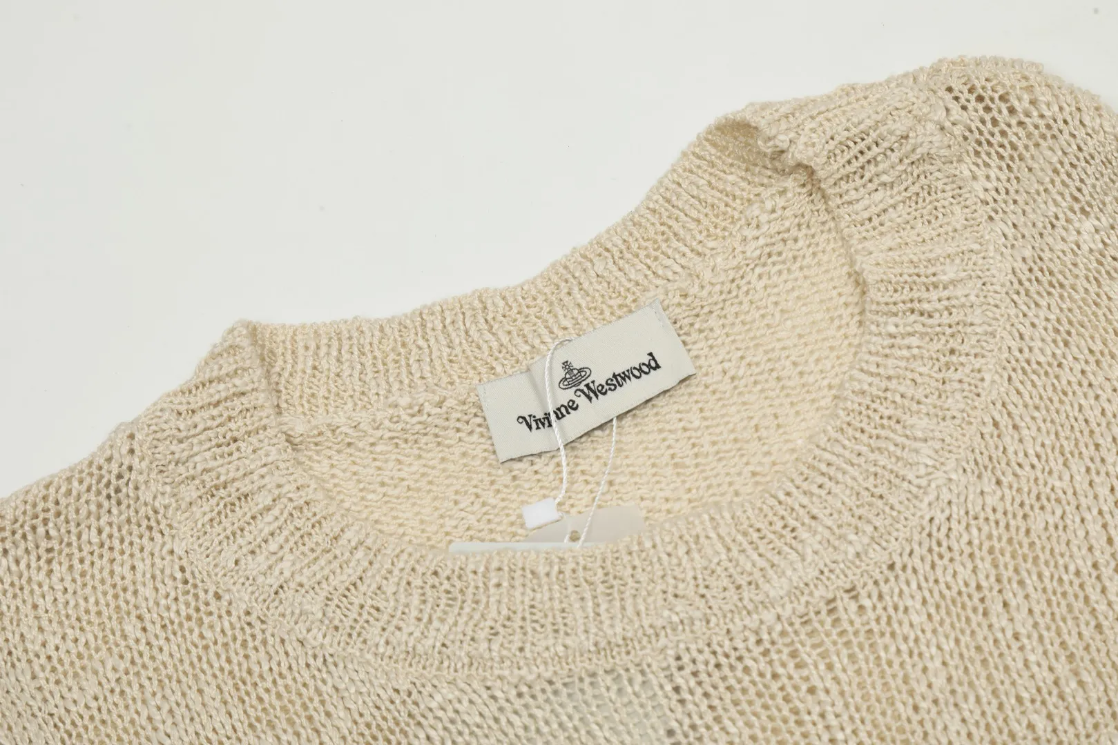 VIVI91 vivienne west wood West Queen Vivian Saturn's new hollow round neck sweater 2024 latest model 🎃 mesh breathable thin style 24-year official website limited new model Wear with a vest inside, very slim and good-looking Size: S -M- L Color: apricot